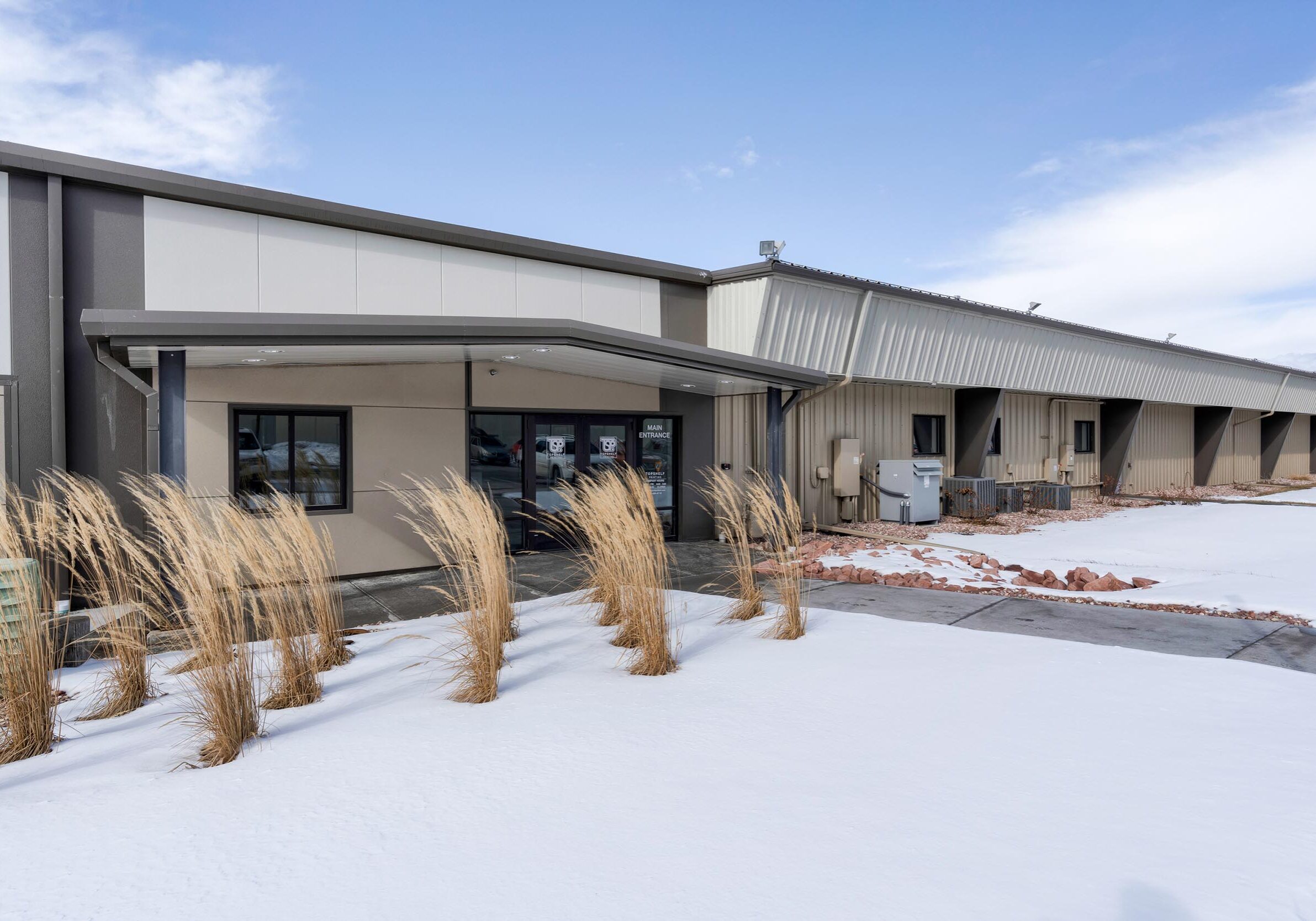 Topshelf Build Exterior